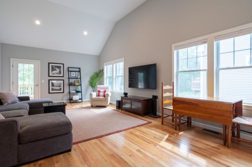 51 Picnic Rock Dr, Dover NH  03820-4709 exterior