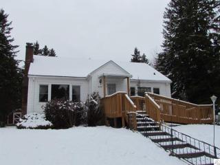 11 Artavia St, Duluth MN  55811-2330 exterior