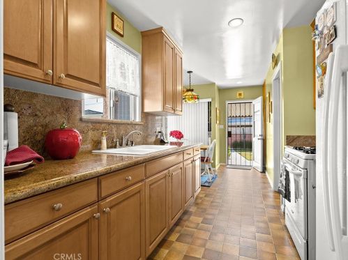 6708 Daneland St, Lakewood CA  90713-2101 exterior