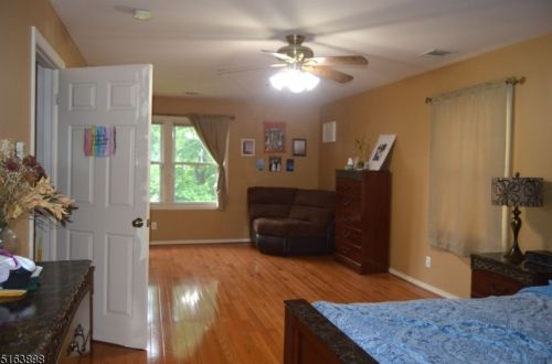 78 Parkway, West Paterson NJ  07424-1256 exterior