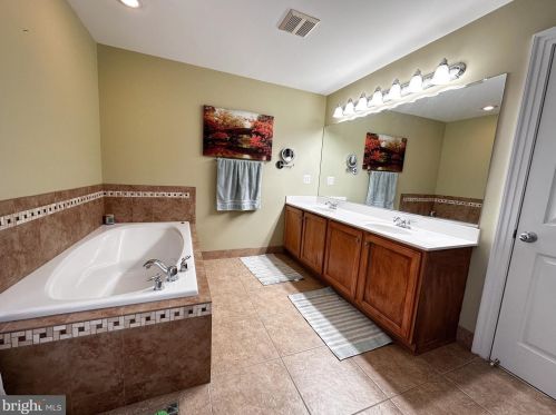 4 Battery Ridge Dr, Fredericksburg VA  22405-3568 exterior