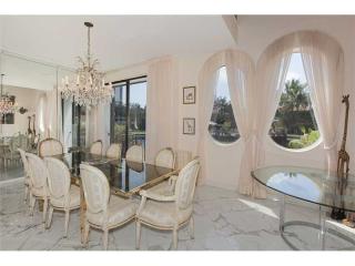 10659 Quaybridge Ct, Miami, FL 33138-2212