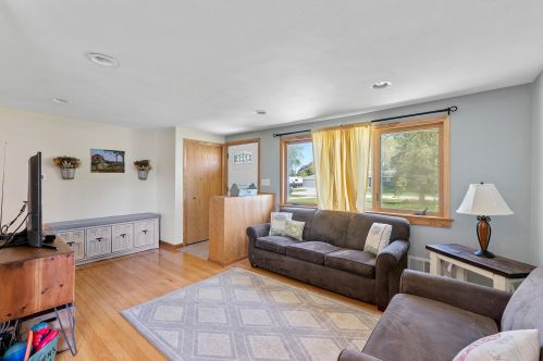 3179 146th St, Waukesha, WI 53151-4406