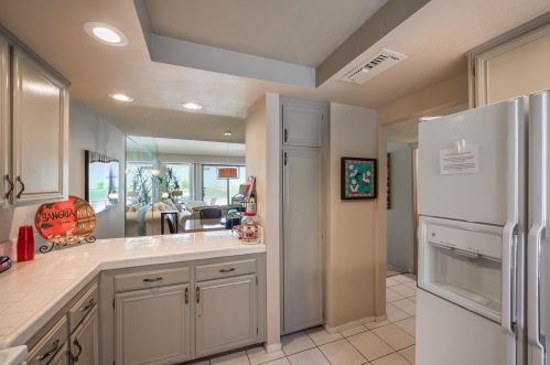 4 Tortosa Dr, Rancho Mirage CA  92270-4751 exterior