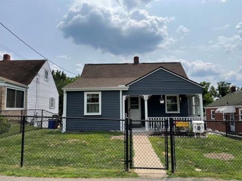 338 Center St, Bridgeville, PA 15017-2434