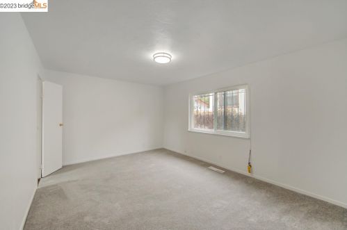 1136 92 Ave, Oakland CA 94603-1358 exterior