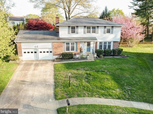 18 Ault Ct, Wilmington, DE 19808-1707