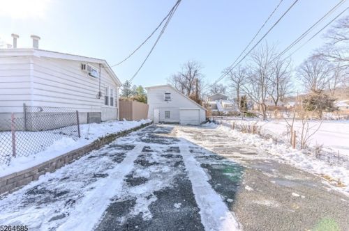 52 Riveredge Rd, Lincoln Park NJ  07035-2443 exterior