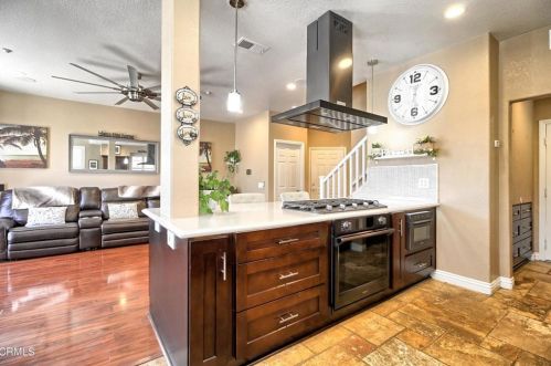 2062 Avila Pl, Oxnard CA 93036-8257 exterior