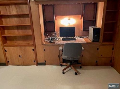 281 Lindbergh Blvd, Teaneck NJ  07666-6542 exterior