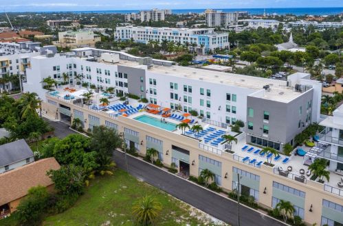 236 5th Ave, Delray Beach FL  33483-5207 exterior