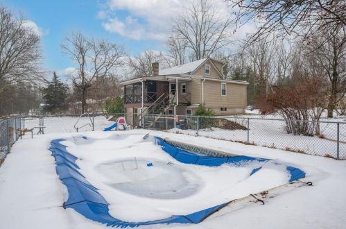 277 Cooper Rd, Glocester RI  02814-1447 exterior