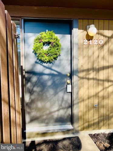 2120 Cartwright Pl, Herndon VA  20191-1903 exterior