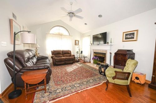 1467 Greenbriar Ct, Library, PA 15129-9281