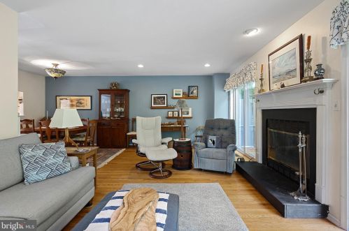 825 Birch Ln, Wilmington, DE 19809-2492