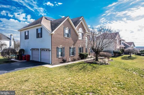 1011 Clark Hill Dr, Norristown, PA 19403-1381