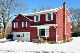 15 Larchmont St, Ardsley, NY 10502-2328