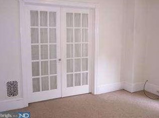 204 2nd St, Riverton, NJ 08077-1169