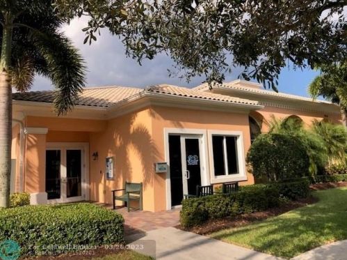 10676 Hartwick Dr, Fort Pierce FL  34987-1923 exterior
