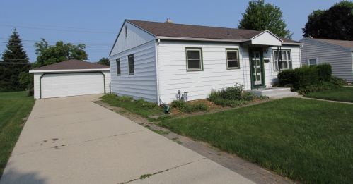 4435 Pennsylvania Ave, Milwaukee, WI 53235-5625