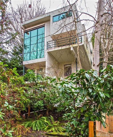 642 32 Ave, Seattle WA  98199-1662 exterior