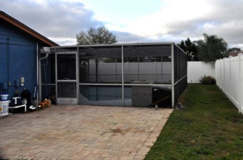 2142 Tumbleweed Dr, Tarpon Springs FL 34690-4553 exterior