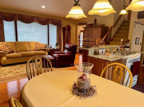 152 Tower Ln, New Brighton, PA 15066-3522