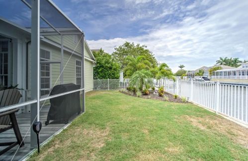 413 Islebay Dr, Ruskin FL  33572-3332 exterior