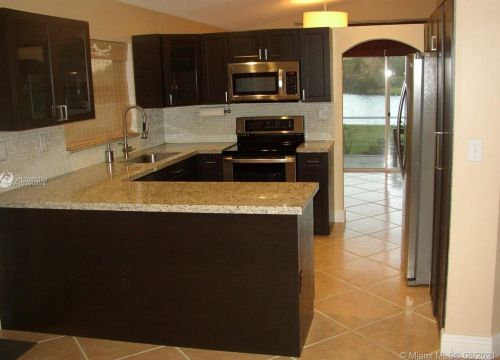 1901 180th Way, Hollywood FL  33029-3004 exterior