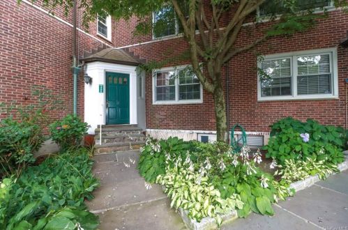 13 Campus Pl, Scarsdale, NY 10583-1516