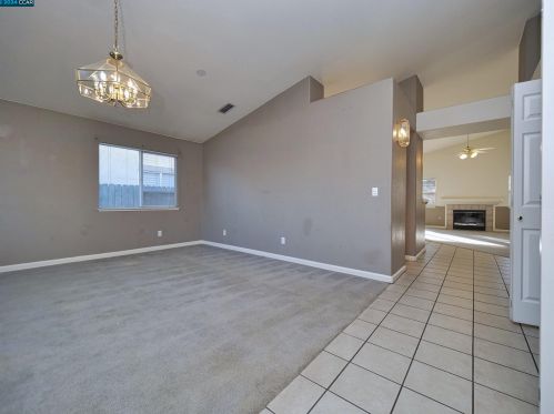 1062 Schadeck St, Manteca CA  95336-5956 exterior