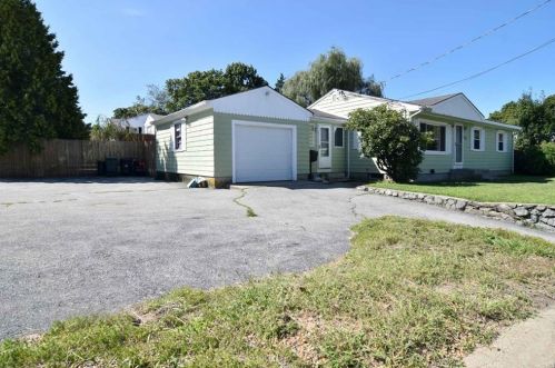 195 Hopkins Hill Rd, Coventry, RI 02816-6327