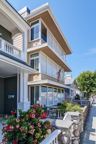 109 Balboa Blvd, Newport Beach, CA 92661-1166