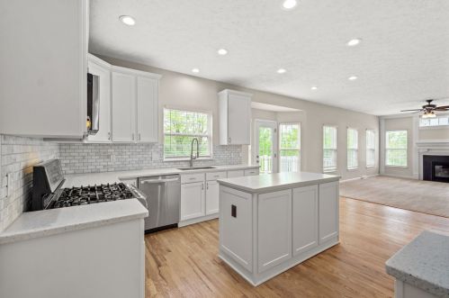 543 Hickory Grade Rd, Bridgeville, PA 15017-1025