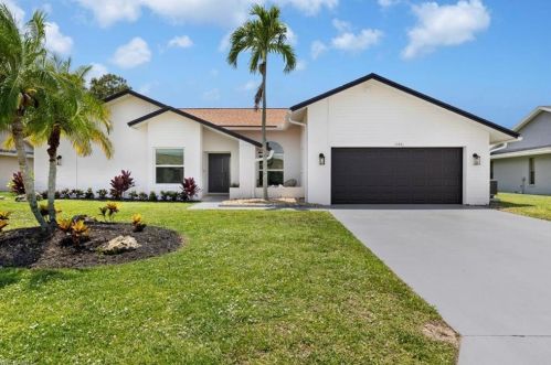 10461 Regent Cir, Naples FL  34109-1571 exterior