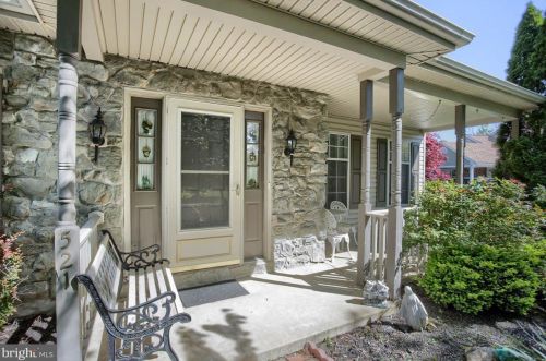 521 Glen Run Dr, Steelville, PA 19310-9439