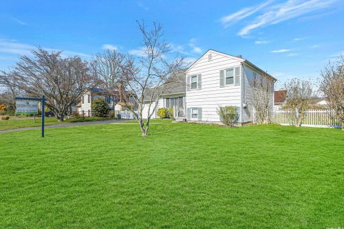 1457 Potter Blvd, Bayshore, NY 11706-3939