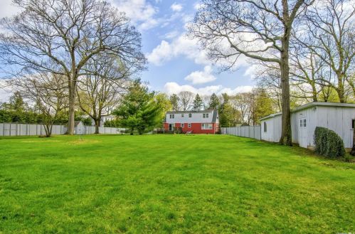 70 Tamarack St, Elwood NY  11731-4629 exterior