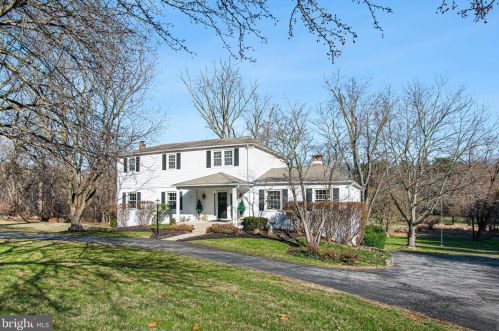 621 Brooke Ln, Glen Mills, PA 19342-8824