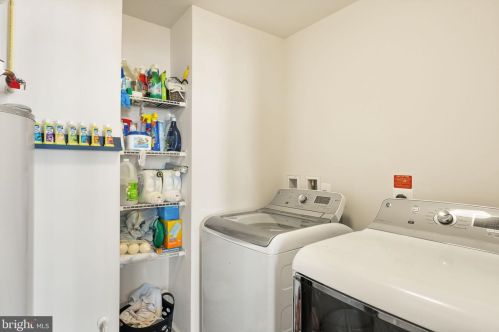 7405 Brunson Cir, Gainesville VA 20155 exterior