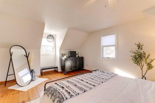 53 Cayuga Ave, Mashpee MA 02649-4935 exterior