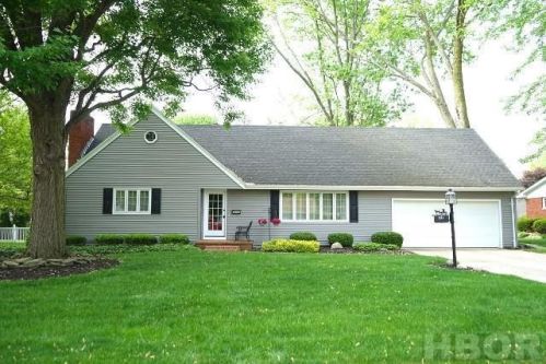 221 Esther Ln, Findlay, OH 45840-5312