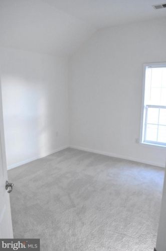 6807 Sabbarton Pl, Gainesville VA  20155-6226 exterior