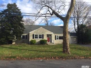 450 Lombardy Blvd, Brightwaters, NY 11718-1008