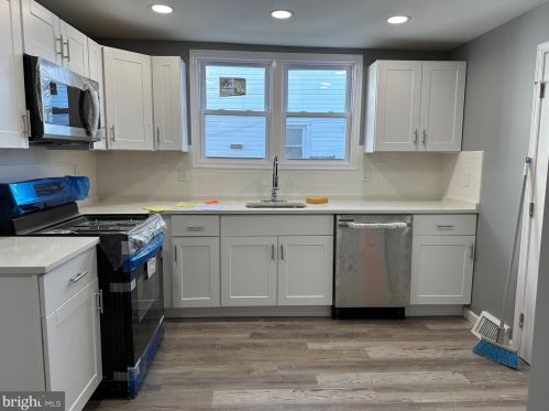 819 2nd St, Florence, NJ 08518-1105