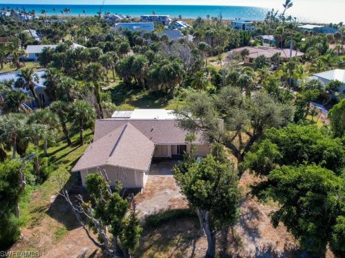 4752 Rue Helene, Sanibel FL  33957-2612 exterior