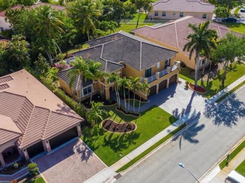 15978 3rd St, Hollywood, FL 33027-1154