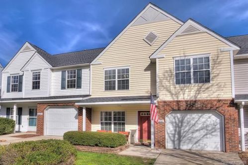 820 Pelican Bay Dr, Pineville, NC 28134-8847