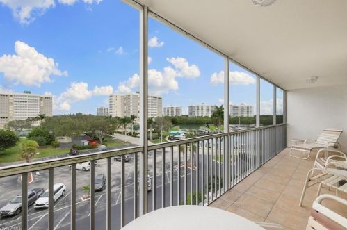 3 Bluebill Ave, Naples FL  34108-1788 exterior