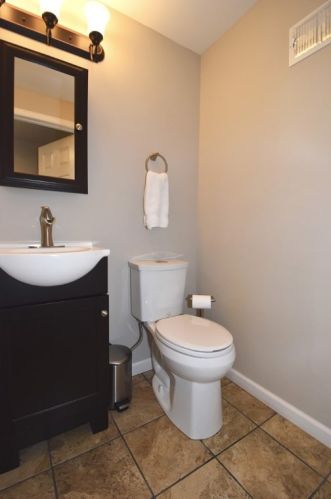 4669 Marina Dr, Whitaker PA  15120-2981 exterior